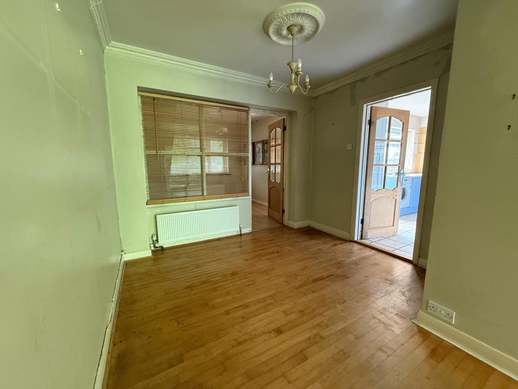 Lot: 100 - DETACHED HOUSE FOR IMPROVEMENT - Reception area with access to kitchen and additional reception room